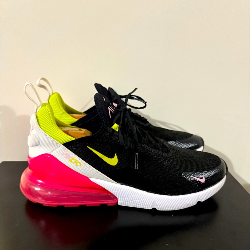 WMNS AIR MAX 270 'BLACK CYBER PINK